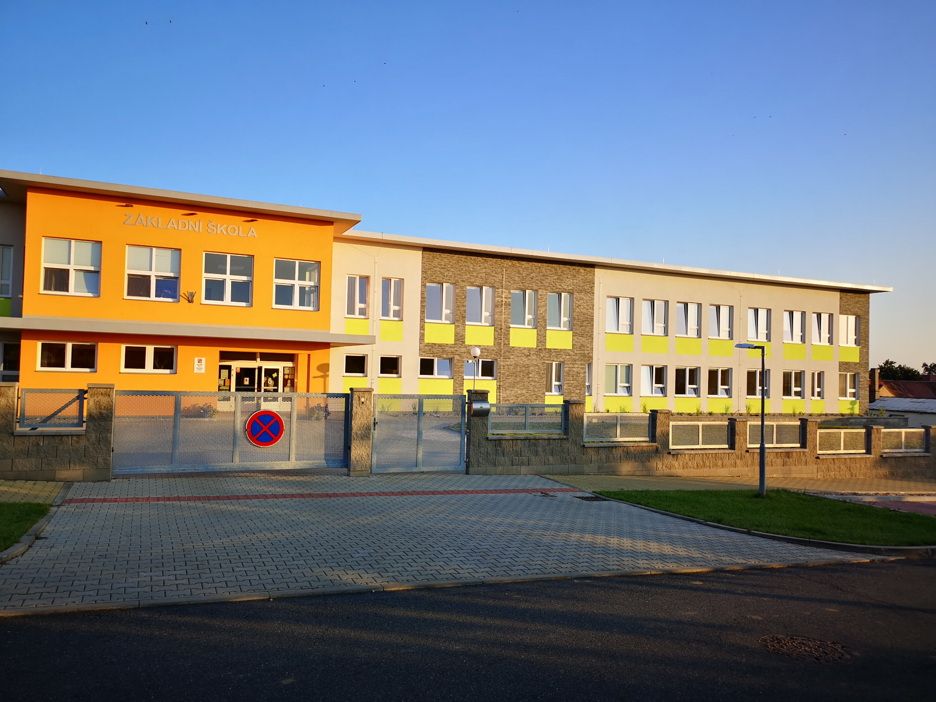 Základní škola Radonice